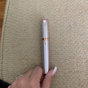 ᖴᒪᗩᗯᒪEᔕᔕ ᗷᖇOᗯᔕ